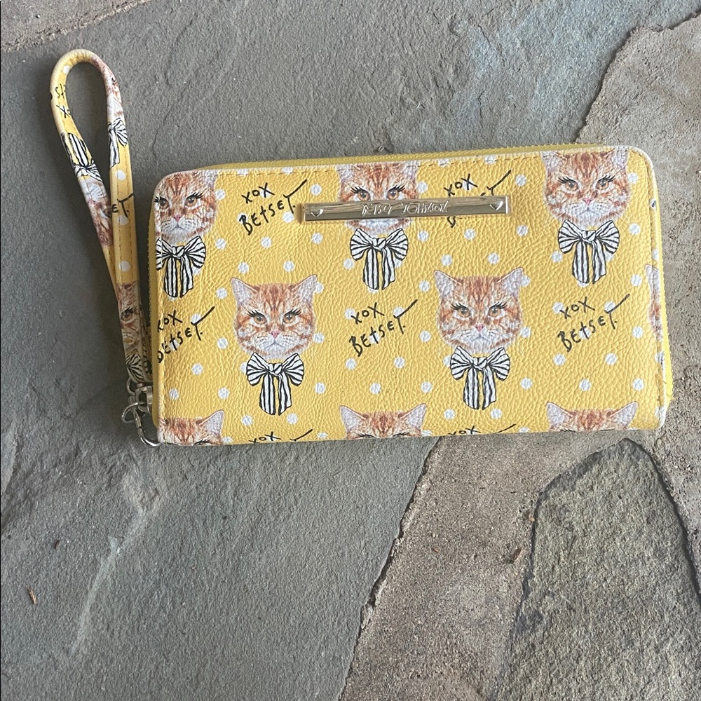 Betsey Johnson XOX Fluffy Marmalade Cat Bow Wallet